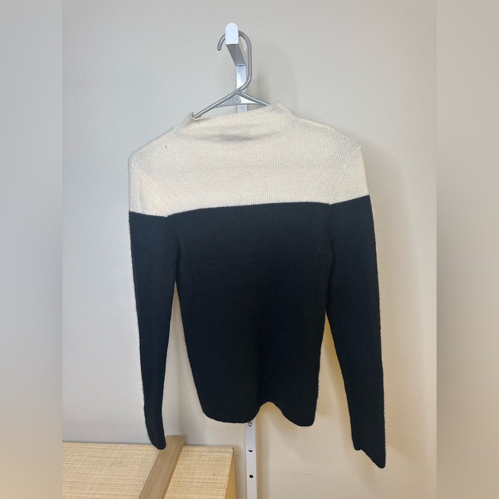 The Cashmere Project Sweater in Size M